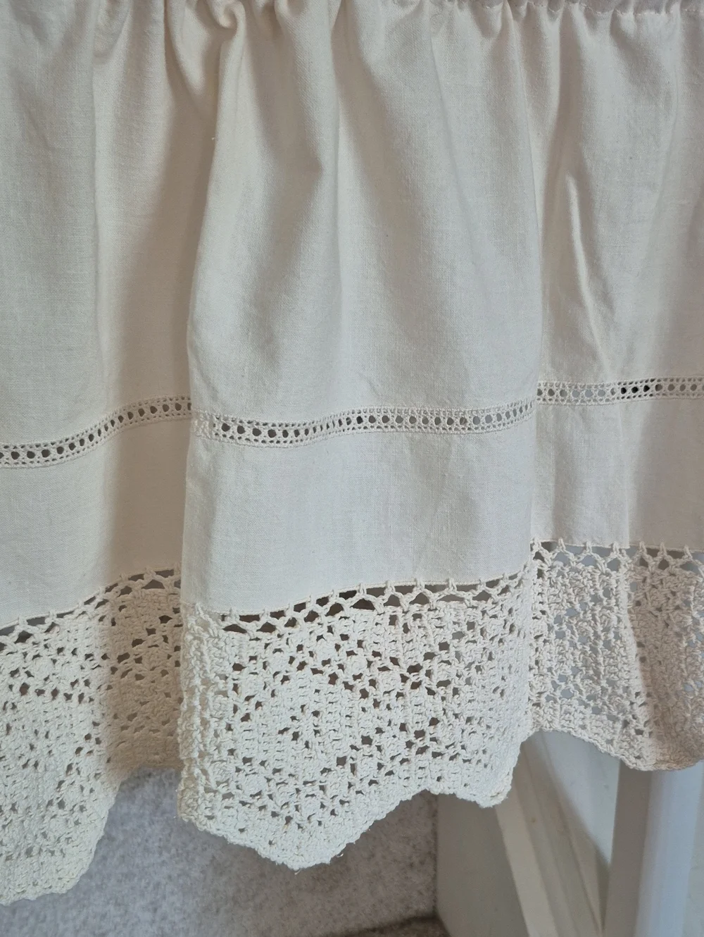 Cream Crochet Trim Cotton Valance 58x14